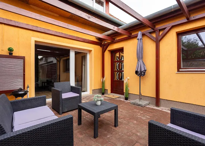 Rivercity South Buda Hills Apartment *
